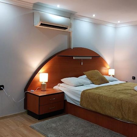 Family Apartman Gyula Ngoại thất bức ảnh