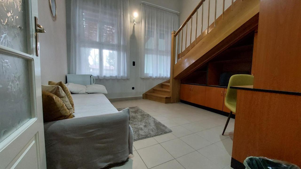 Family Apartman Gyula Ngoại thất bức ảnh