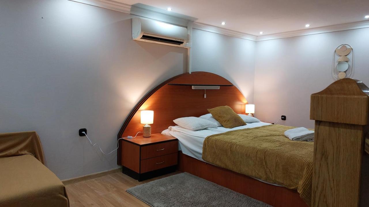 Family Apartman Gyula Ngoại thất bức ảnh