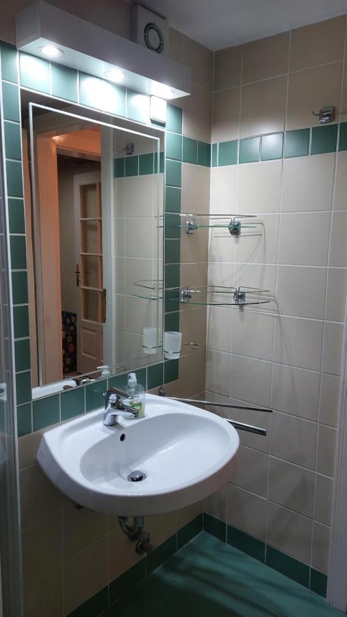 Family Apartman Gyula Ngoại thất bức ảnh