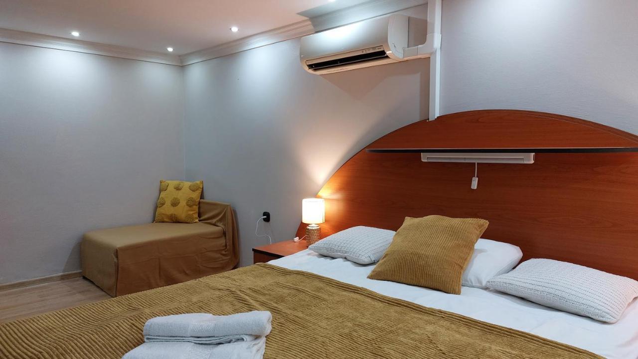 Family Apartman Gyula Ngoại thất bức ảnh