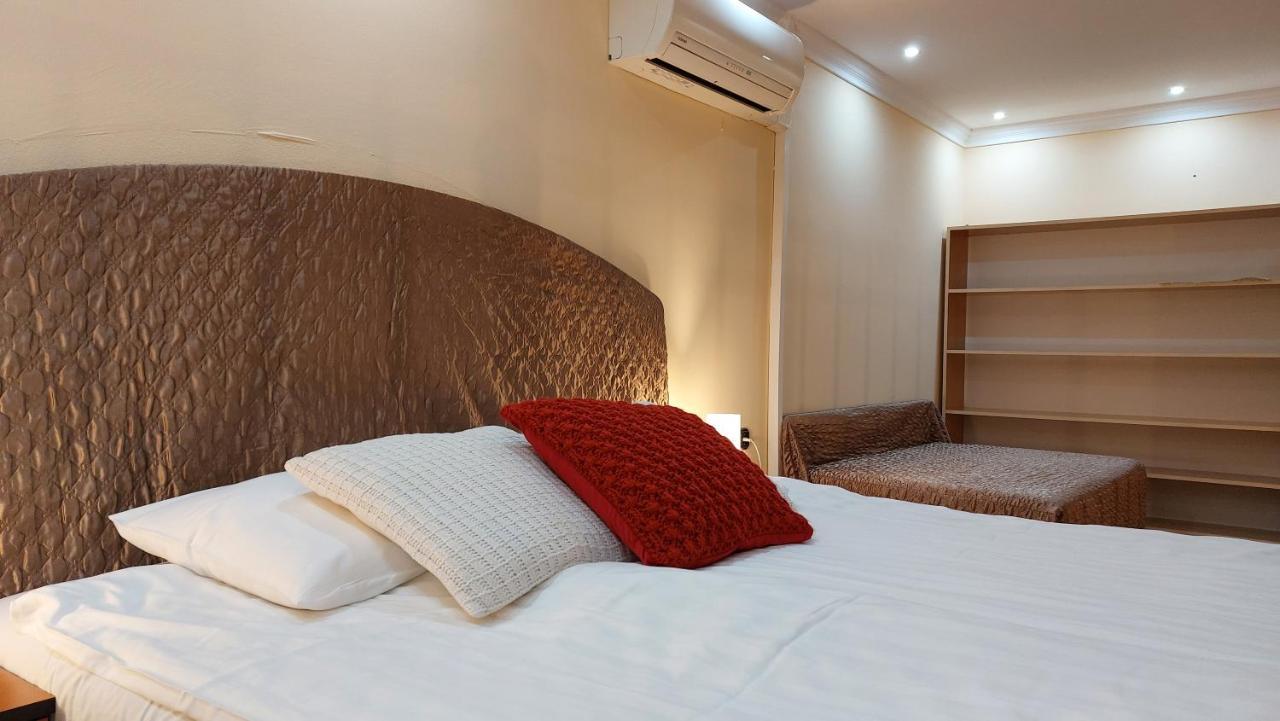 Family Apartman Gyula Ngoại thất bức ảnh