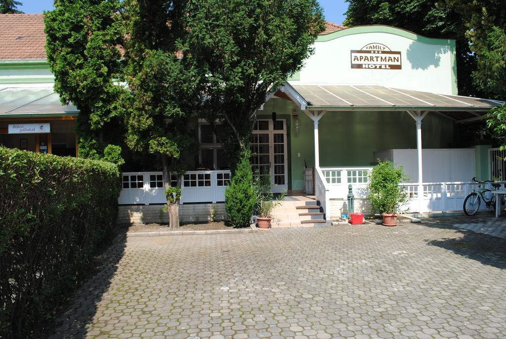 Family Apartman Gyula Ngoại thất bức ảnh