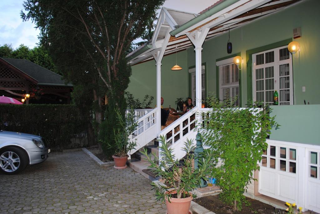 Family Apartman Gyula Ngoại thất bức ảnh